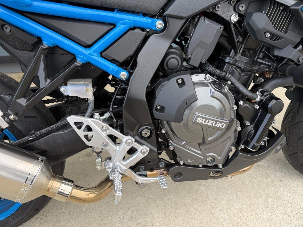 2023 SUZUKI GSX-8S ROAD