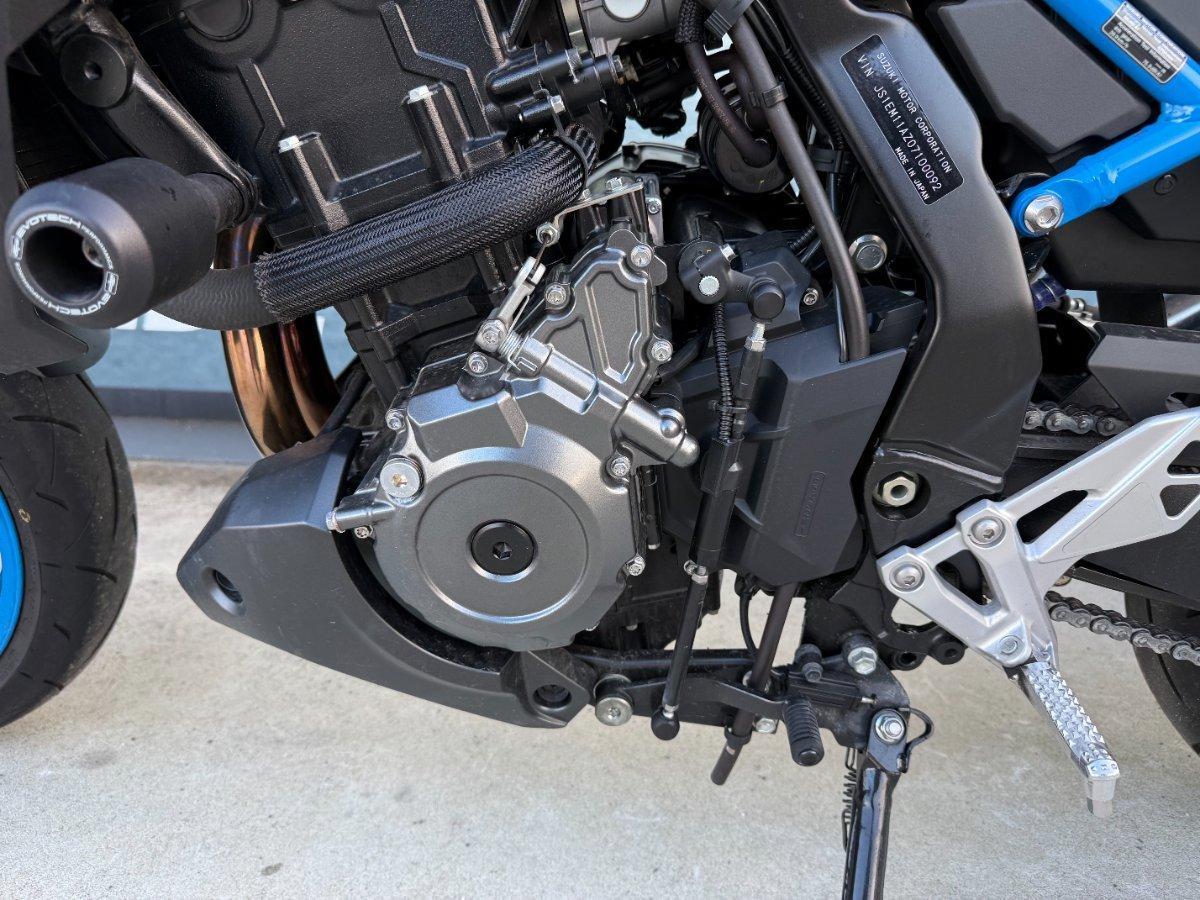 2023 SUZUKI GSX-8S ROAD