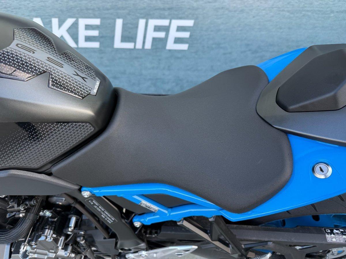 2023 SUZUKI GSX-8S ROAD