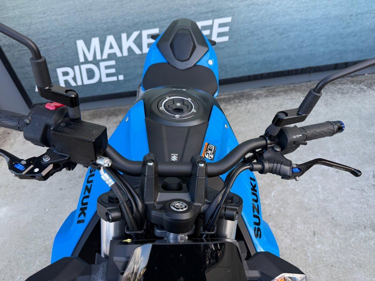 2023 SUZUKI GSX-8S ROAD
