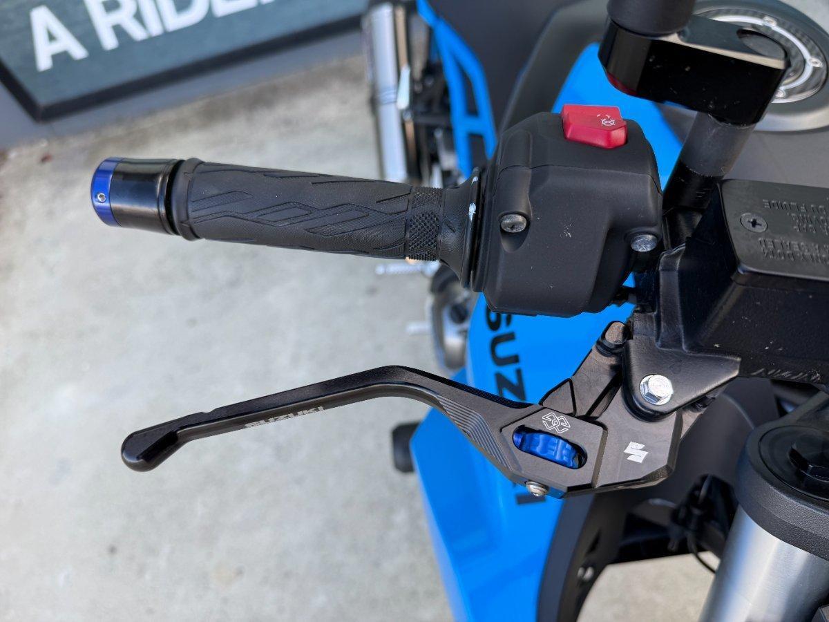 2023 SUZUKI GSX-8S ROAD