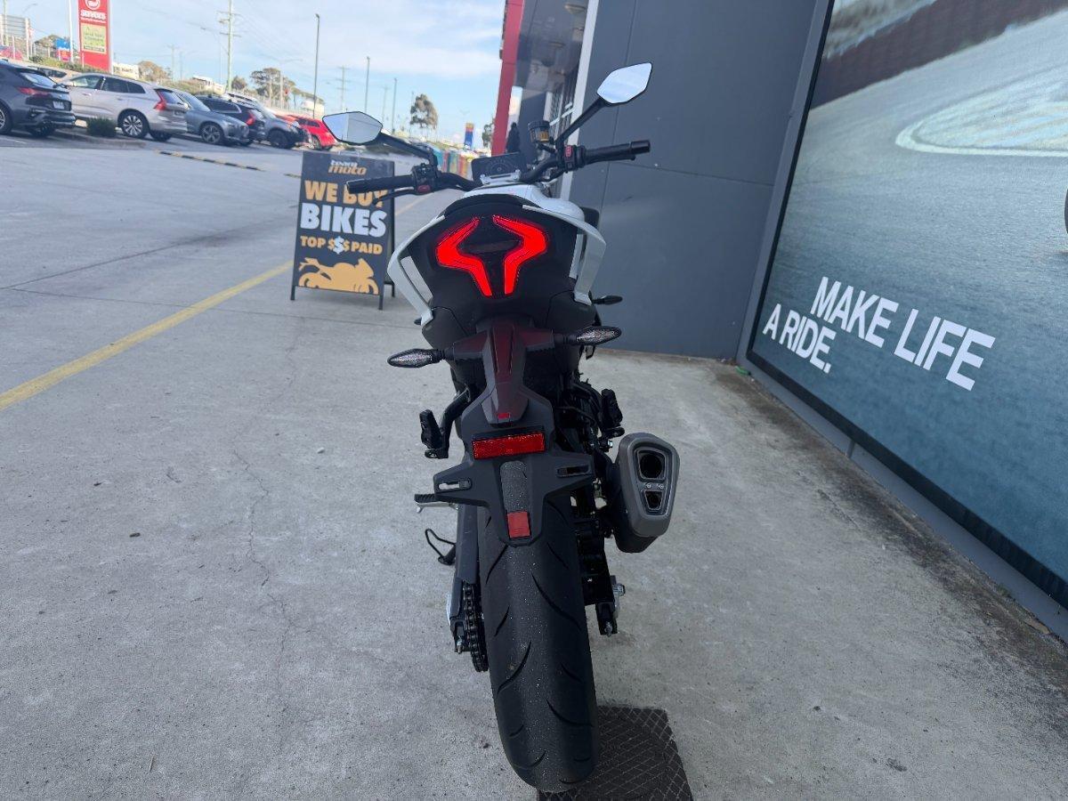 2025 CF MOTO 450 NK ROAD