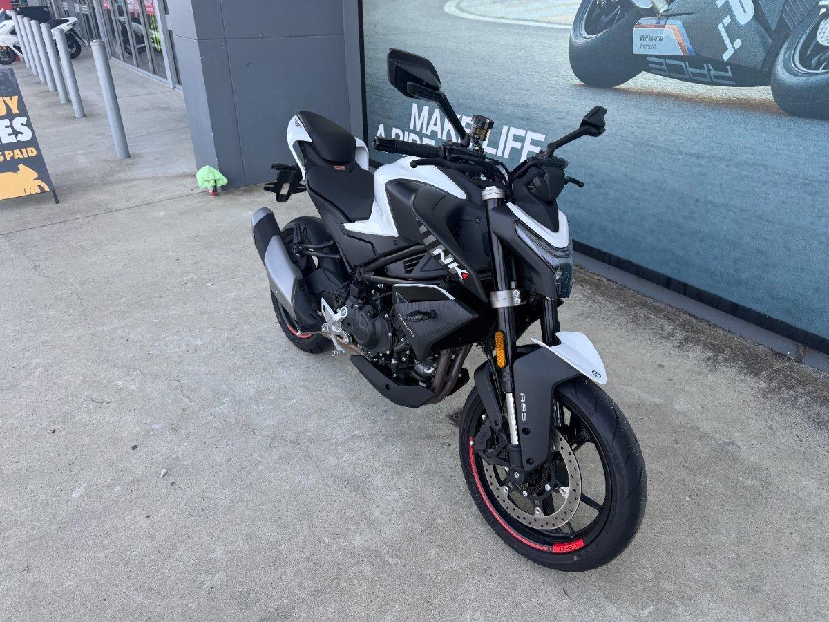 2025 CF MOTO 450 NK ROAD