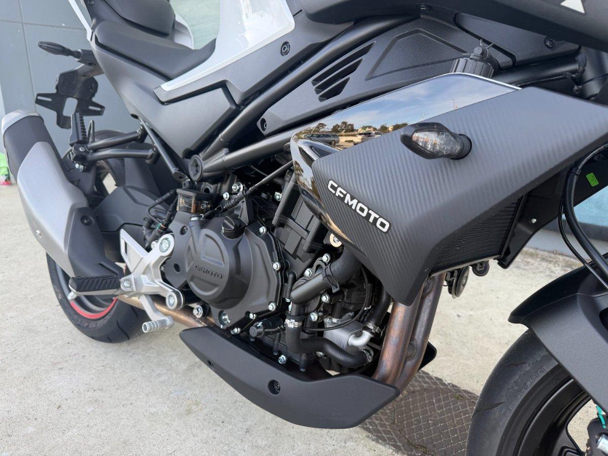 2025 CF MOTO 450 NK ROAD