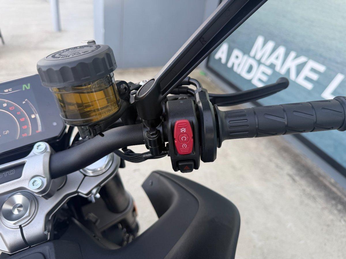 2025 CF MOTO 450 NK ROAD