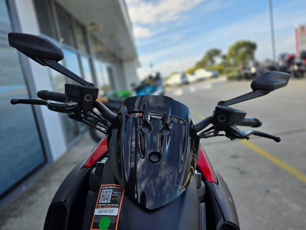 2015 DUCATI DIAVEL CARBON CRUISER