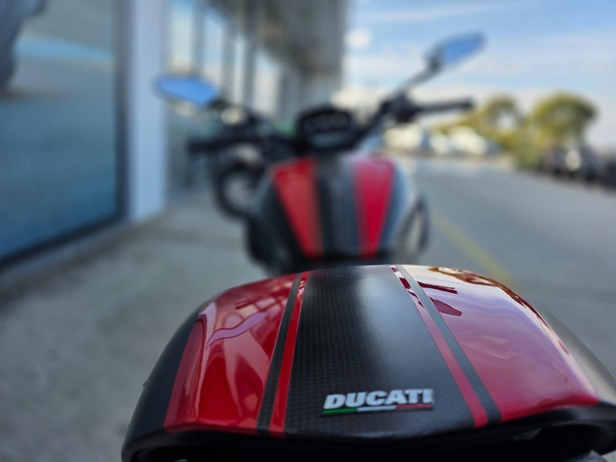 2015 DUCATI DIAVEL CARBON CRUISER