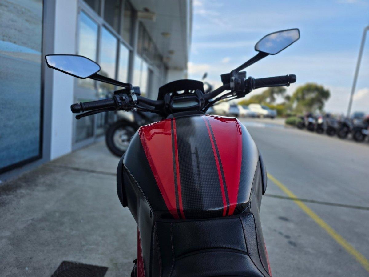 2015 DUCATI DIAVEL CARBON CRUISER