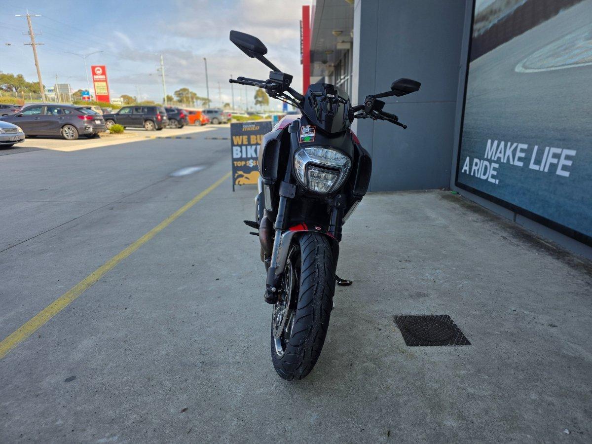 2015 DUCATI DIAVEL CARBON CRUISER