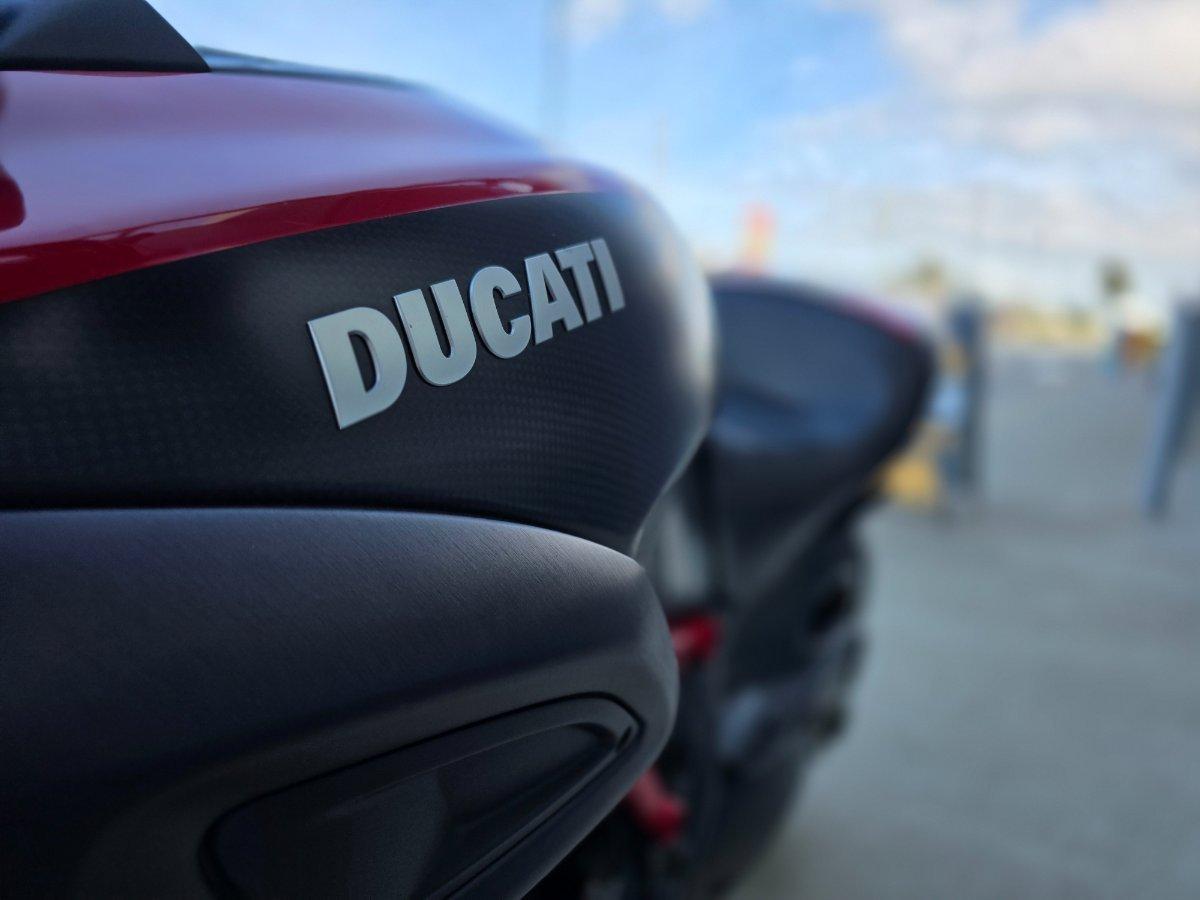 2015 DUCATI DIAVEL CARBON CRUISER