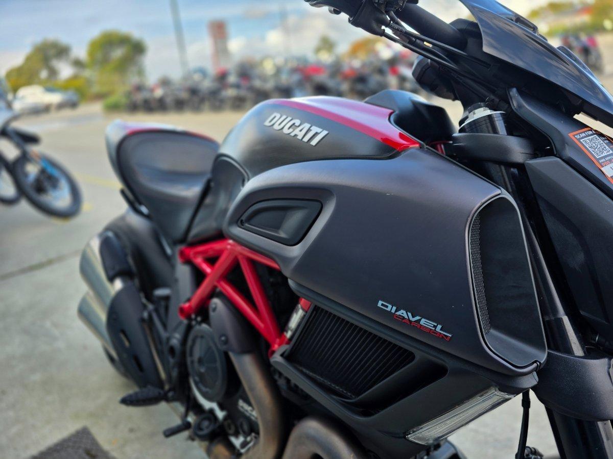 2015 DUCATI DIAVEL CARBON CRUISER