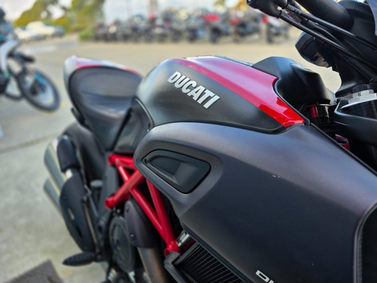 2015 DUCATI DIAVEL CARBON CRUISER