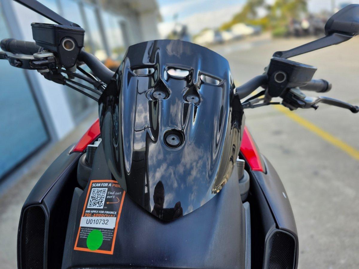 2015 DUCATI DIAVEL CARBON CRUISER