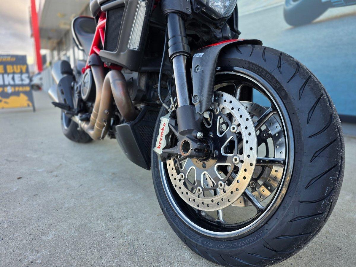 2015 DUCATI DIAVEL CARBON CRUISER