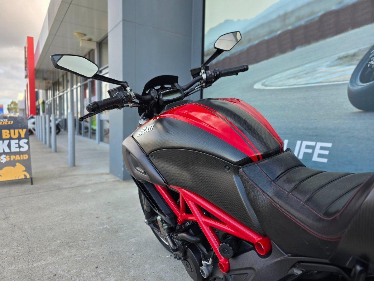 2015 DUCATI DIAVEL CARBON CRUISER