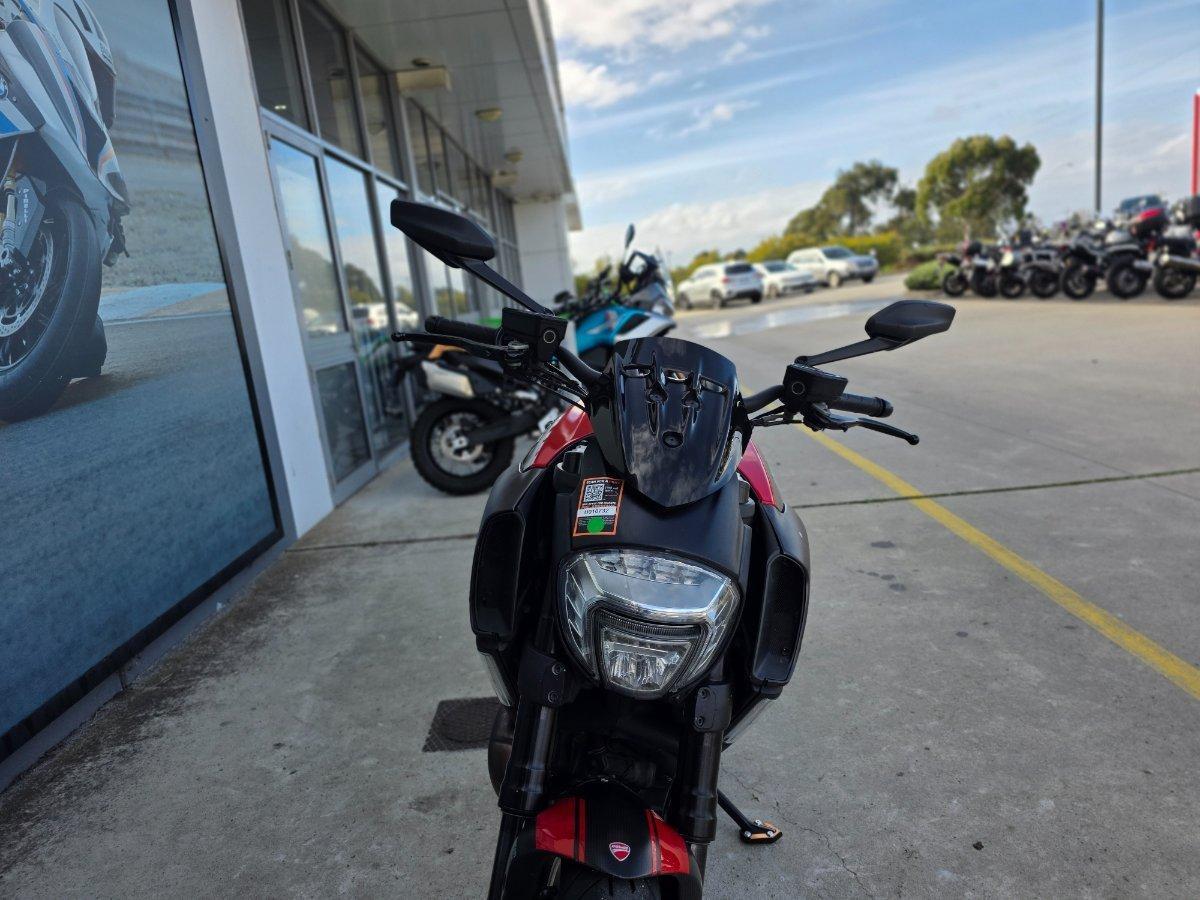 2015 DUCATI DIAVEL CARBON CRUISER