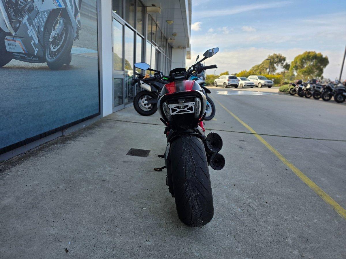 2015 DUCATI DIAVEL CARBON CRUISER