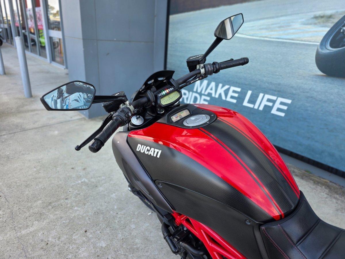 2015 DUCATI DIAVEL CARBON CRUISER