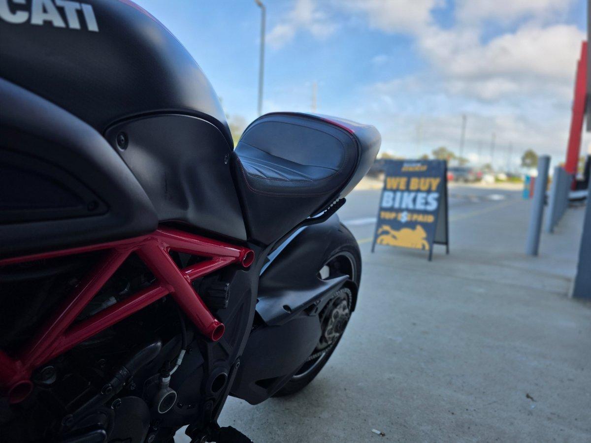 2015 DUCATI DIAVEL CARBON CRUISER