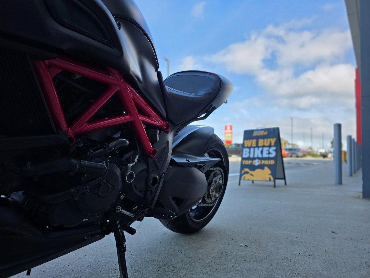 2015 DUCATI DIAVEL CARBON CRUISER