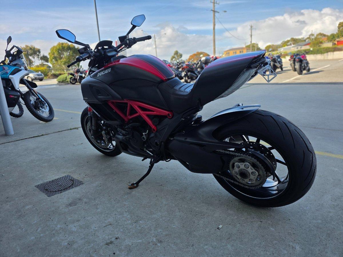 2015 DUCATI DIAVEL CARBON CRUISER