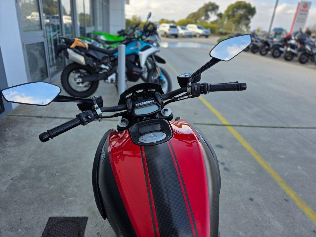2015 DUCATI DIAVEL CARBON CRUISER