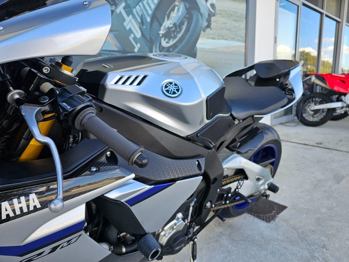 2016 YAMAHA YZF-R1 M SPORTS
