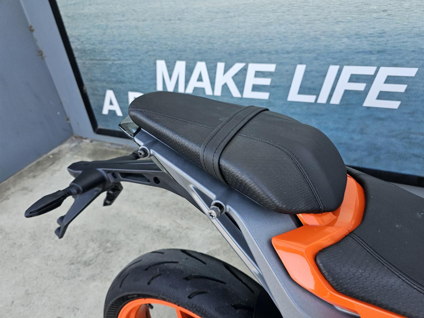 2024 KTM 390 DUKE ROAD