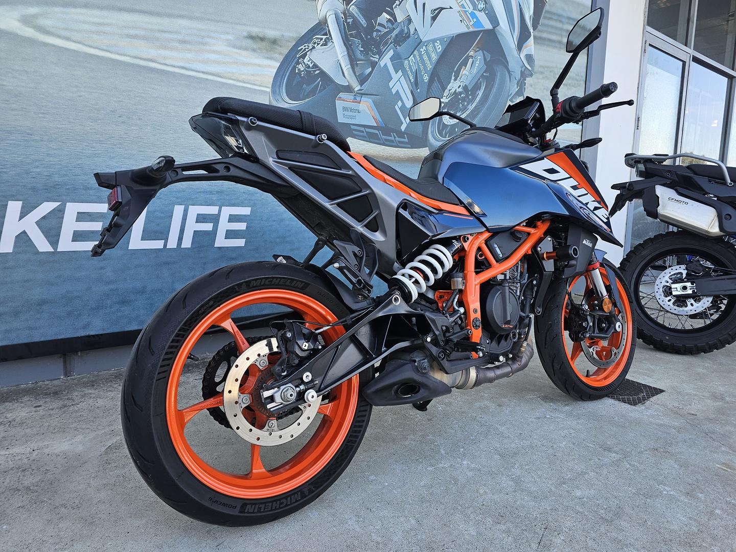 2024 KTM 390 DUKE ROAD