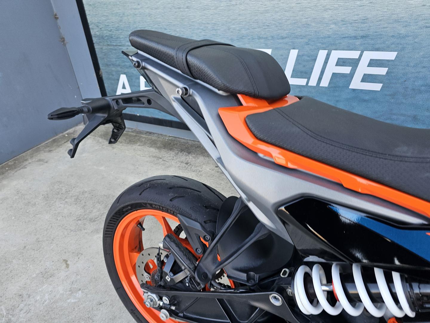 2024 KTM 390 DUKE ROAD