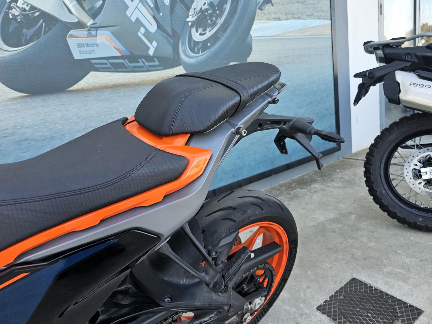2024 KTM 390 DUKE ROAD