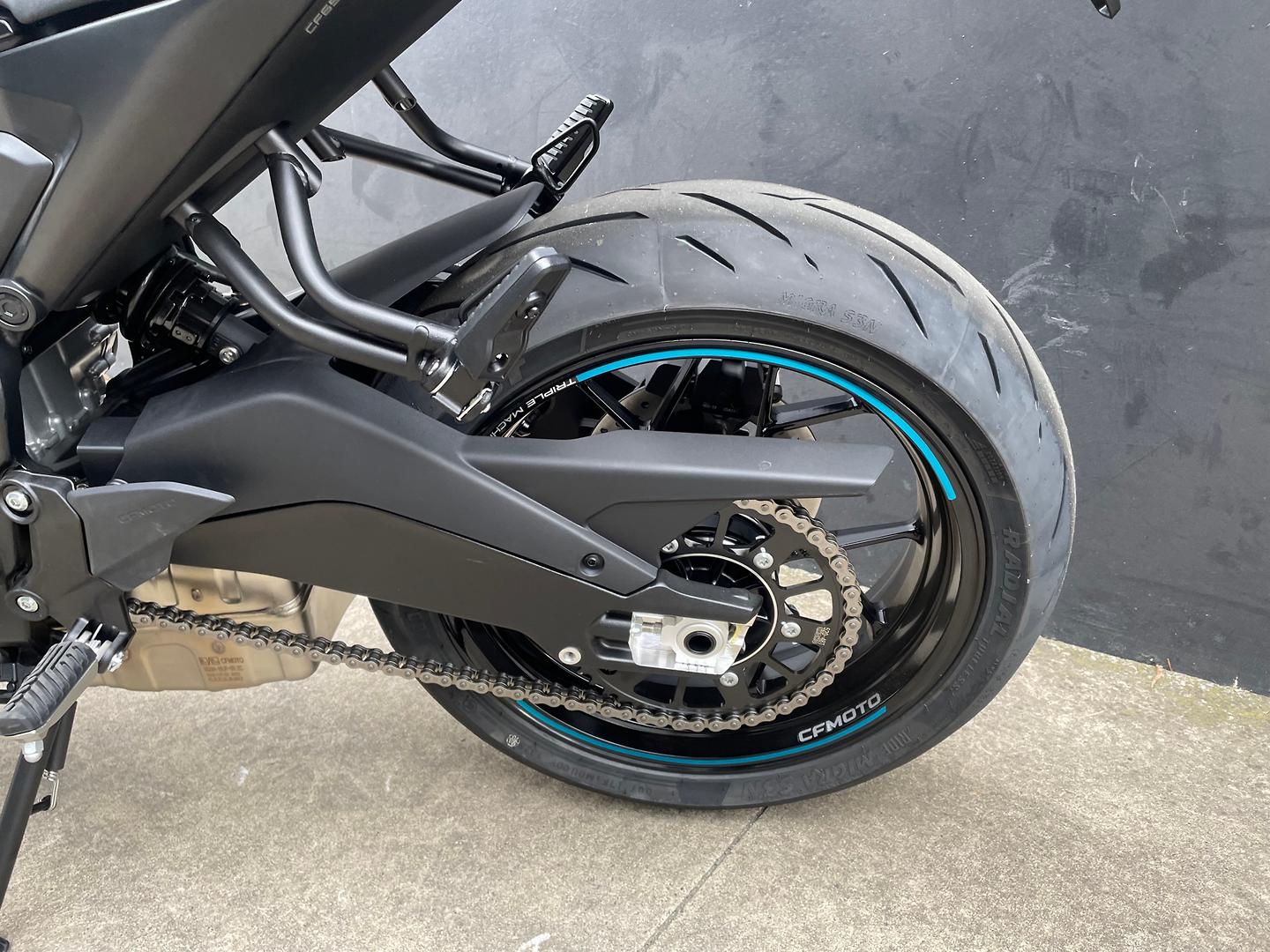 2026 CF MOTO 675 NK ROAD