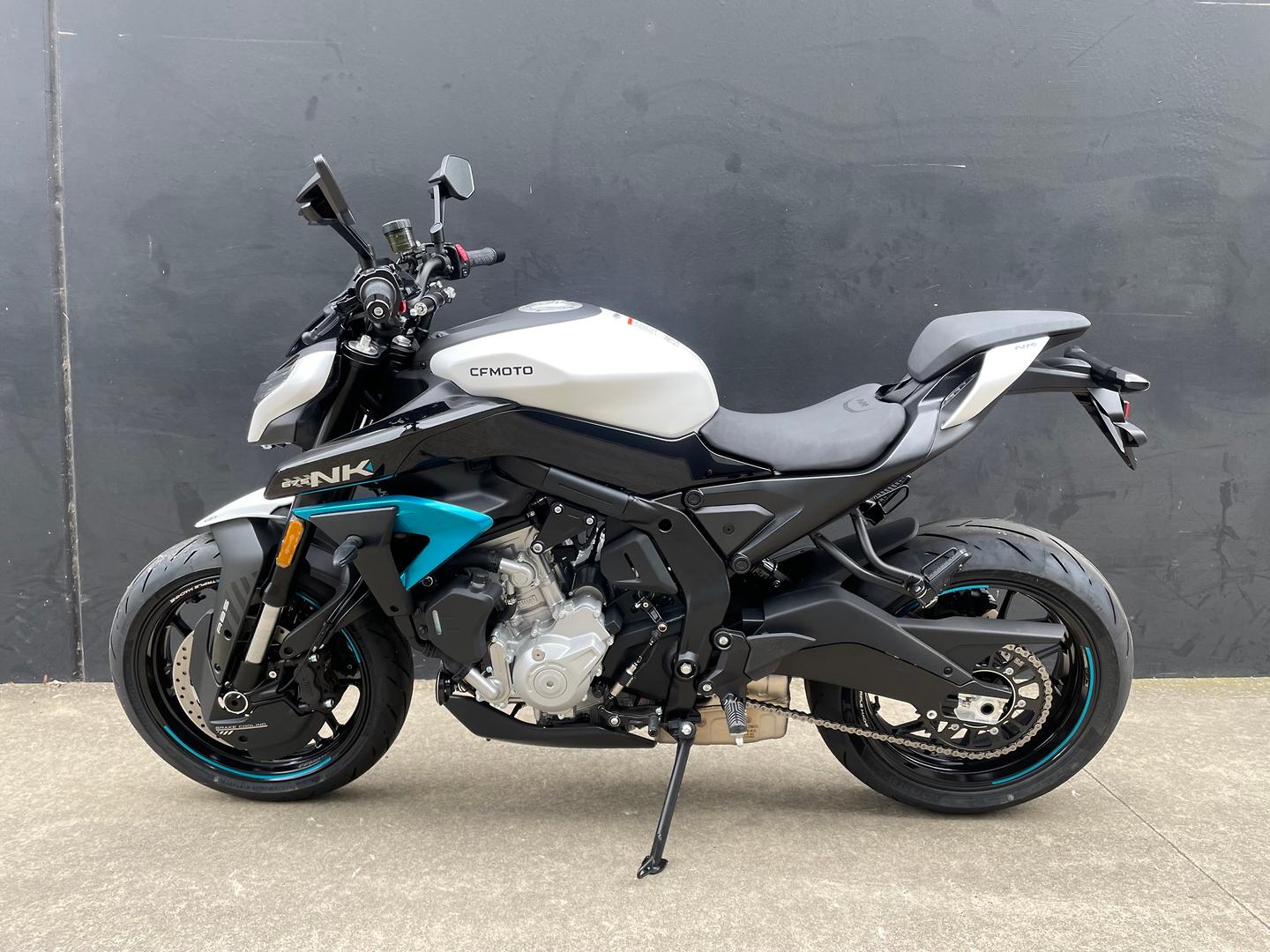 2026 CF MOTO 675 NK ROAD