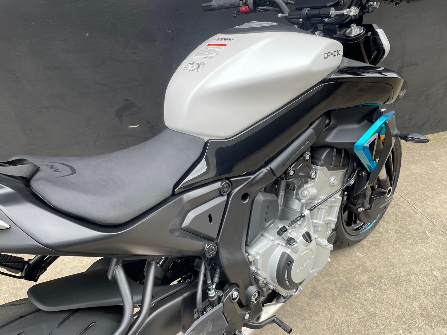 2026 CF MOTO 675 NK ROAD