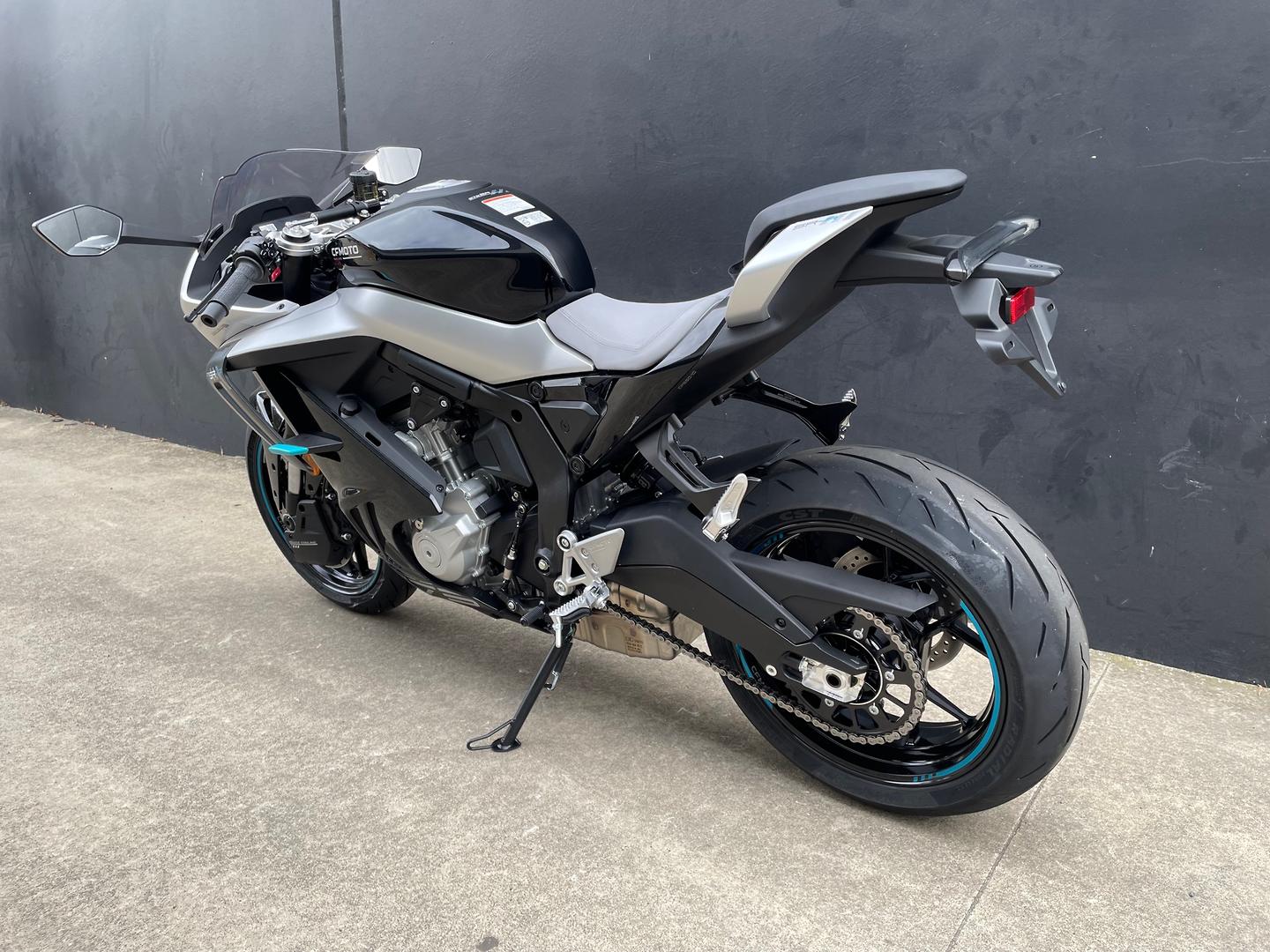 2026 CF MOTO 675 SR-R SPORTS