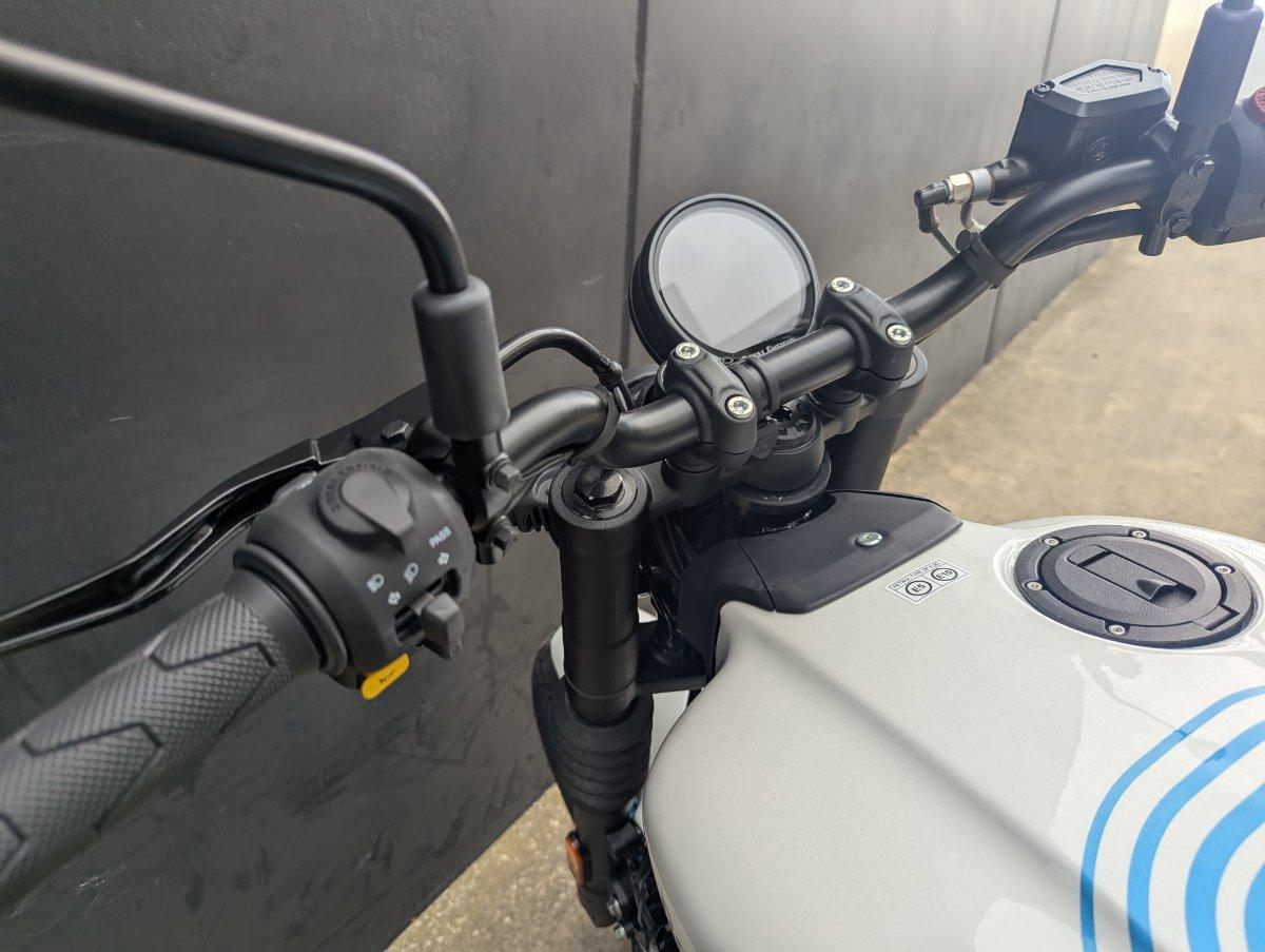 2025 ROYAL ENFIELD GUERILLA 450 ROAD