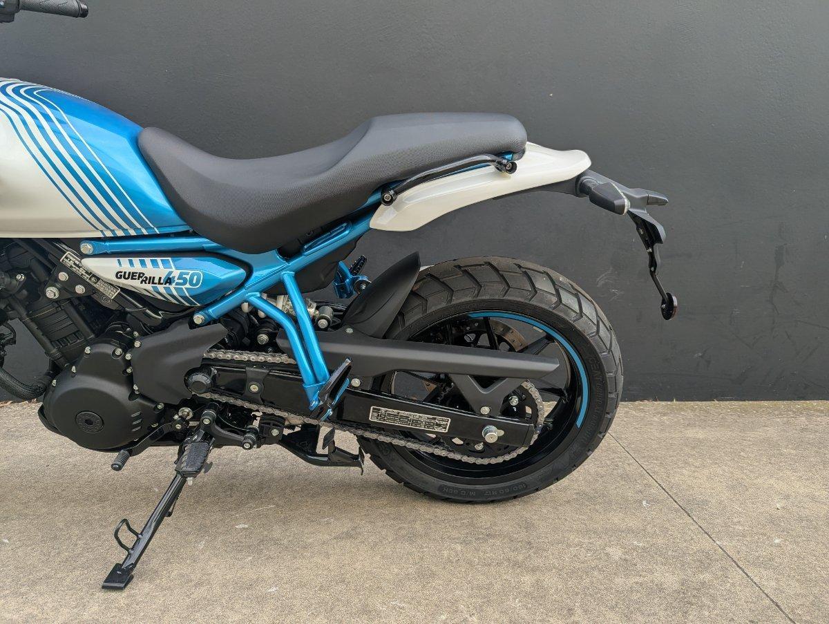 2025 ROYAL ENFIELD GUERILLA 450 ROAD