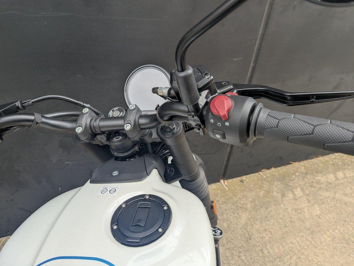 2025 ROYAL ENFIELD GUERILLA 450 ROAD
