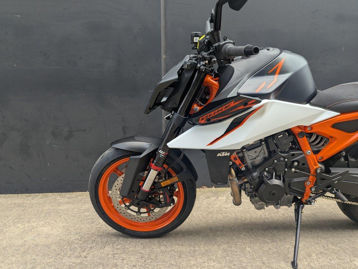 2026 KTM 990 DUKE R ROAD