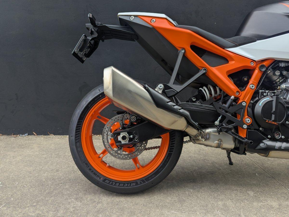 2026 KTM 990 DUKE R ROAD