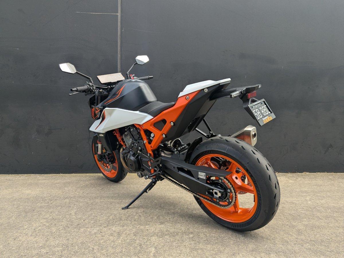 2026 KTM 990 DUKE R ROAD