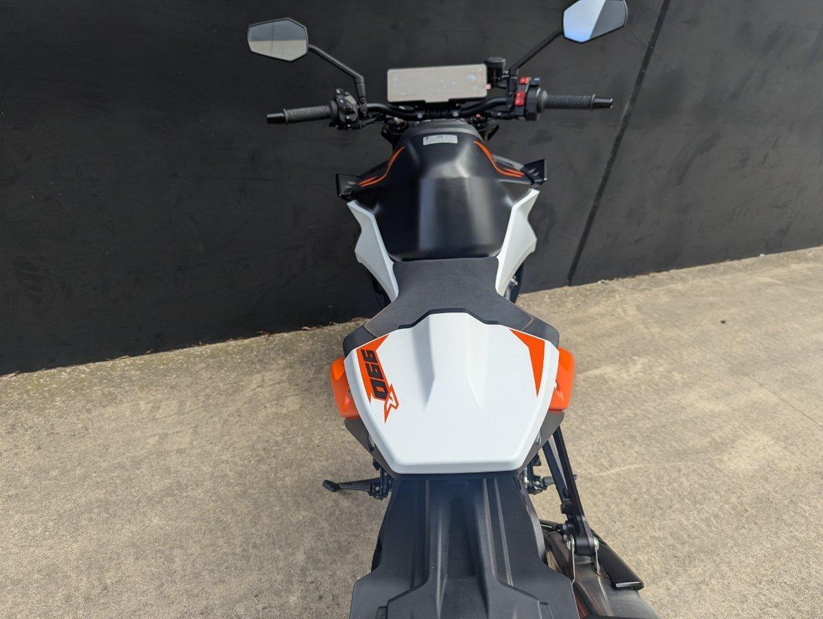 2026 KTM 990 DUKE R ROAD