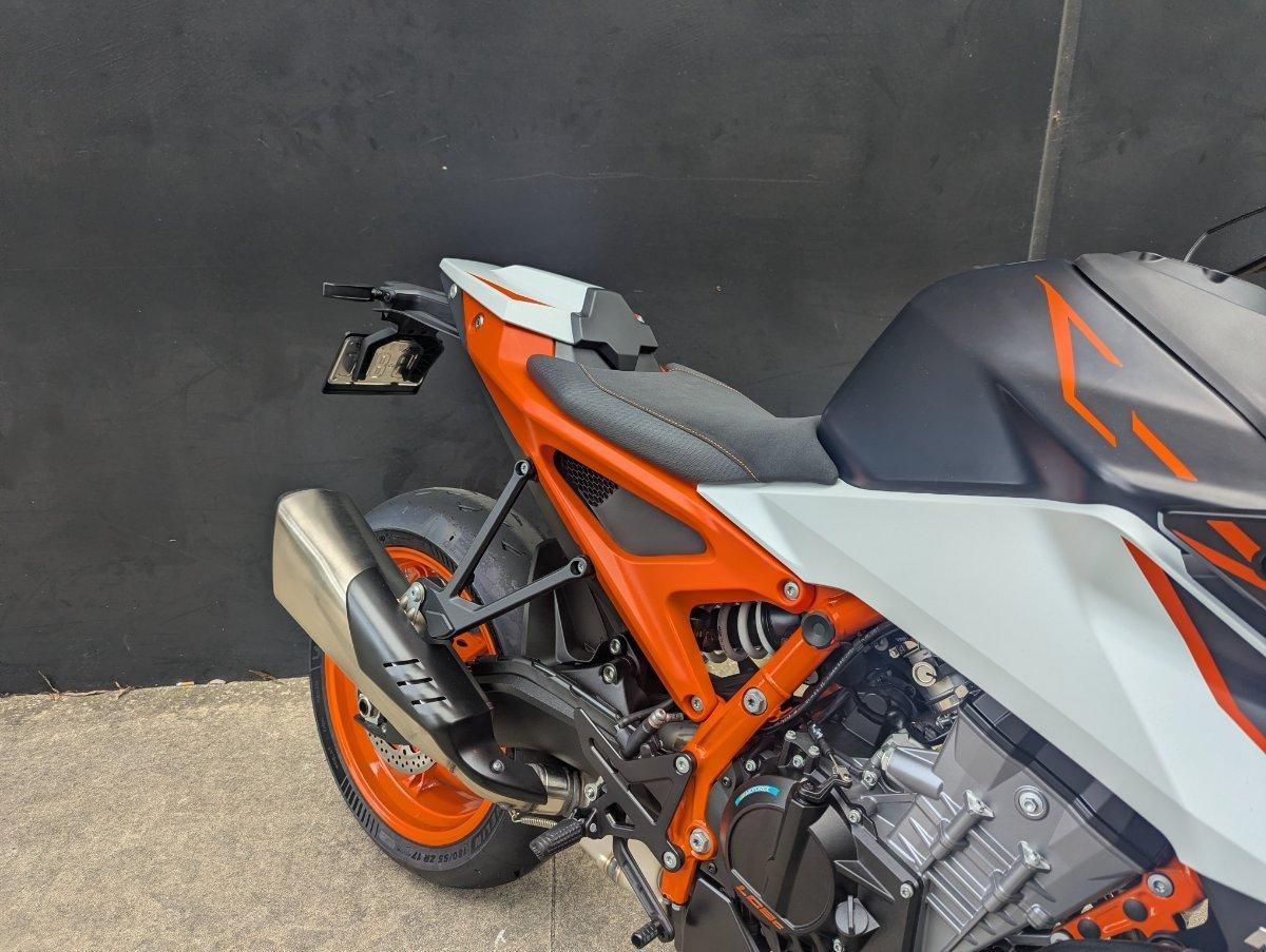 2026 KTM 990 DUKE R ROAD