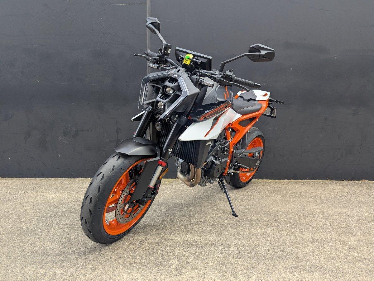2026 KTM 990 DUKE R ROAD