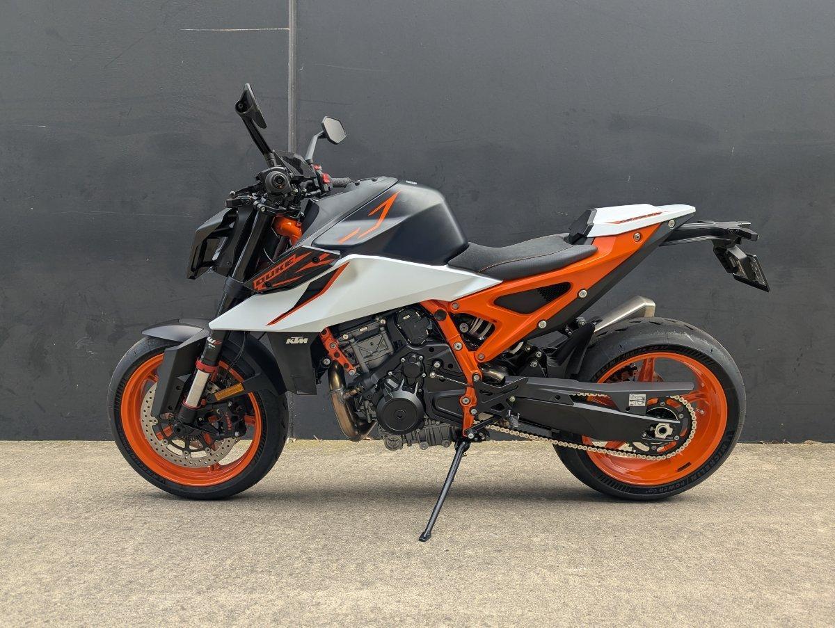 2026 KTM 990 DUKE R ROAD