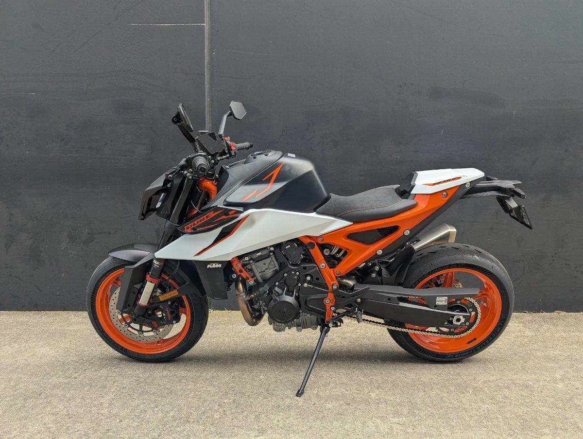 2026 KTM 990 DUKE R ROAD
