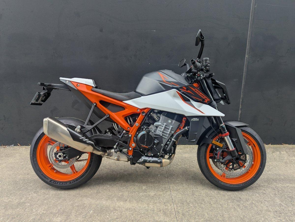2026 KTM 990 DUKE R ROAD