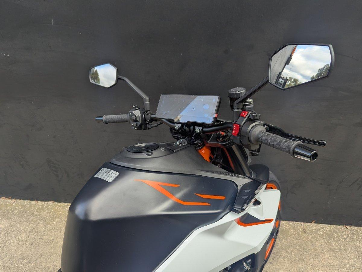 2026 KTM 990 DUKE R ROAD