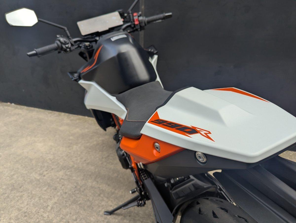2026 KTM 990 DUKE R ROAD