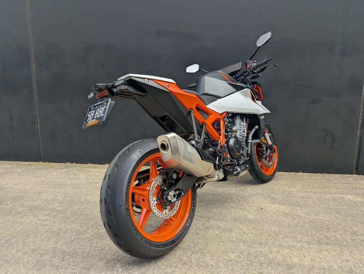 2026 KTM 990 DUKE R ROAD
